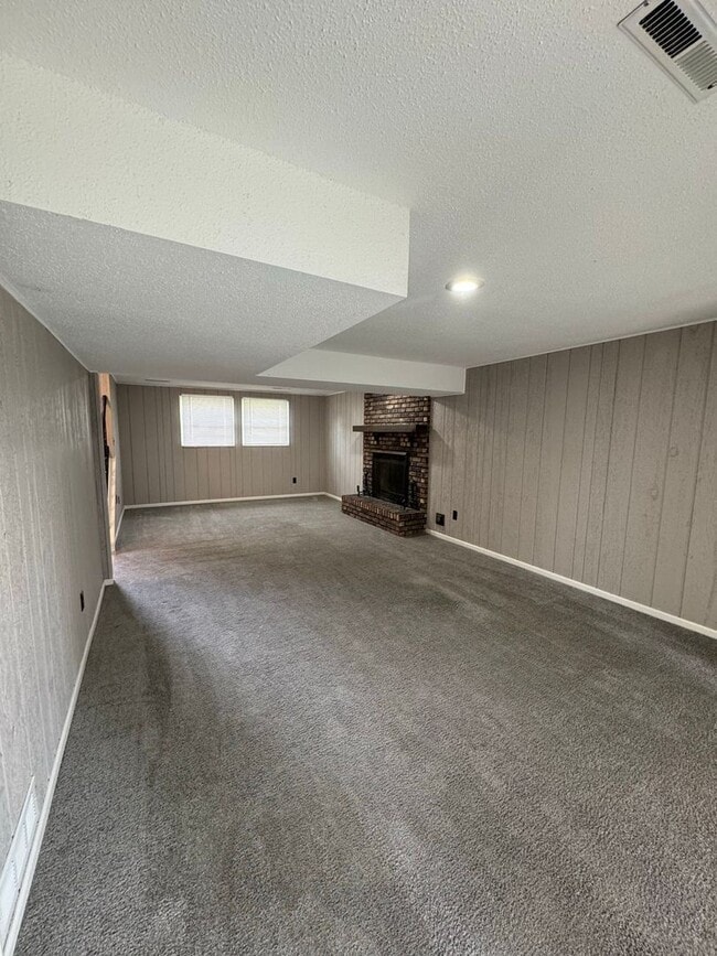 Building Photo - Coming Soon: Spacious 3-Bed/2-Bath Home in Independence!