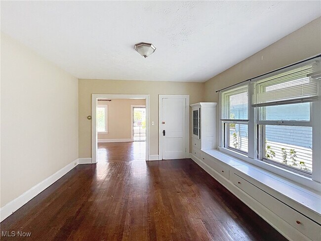 Building Photo - 2683 Hampshire Rd