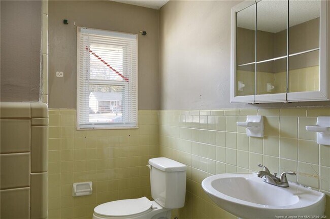 Building Photo - 1045 Rulnick St