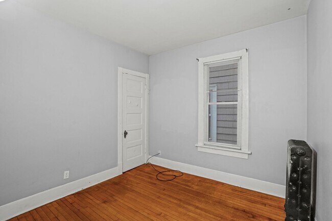 Building Photo - Bartlett Lower