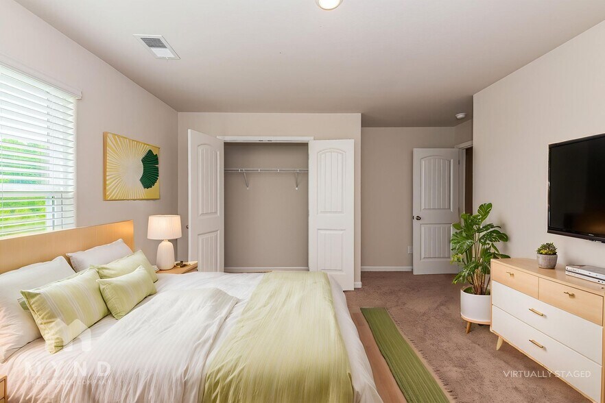 Building Photo - 279 Royal Mdw Dr