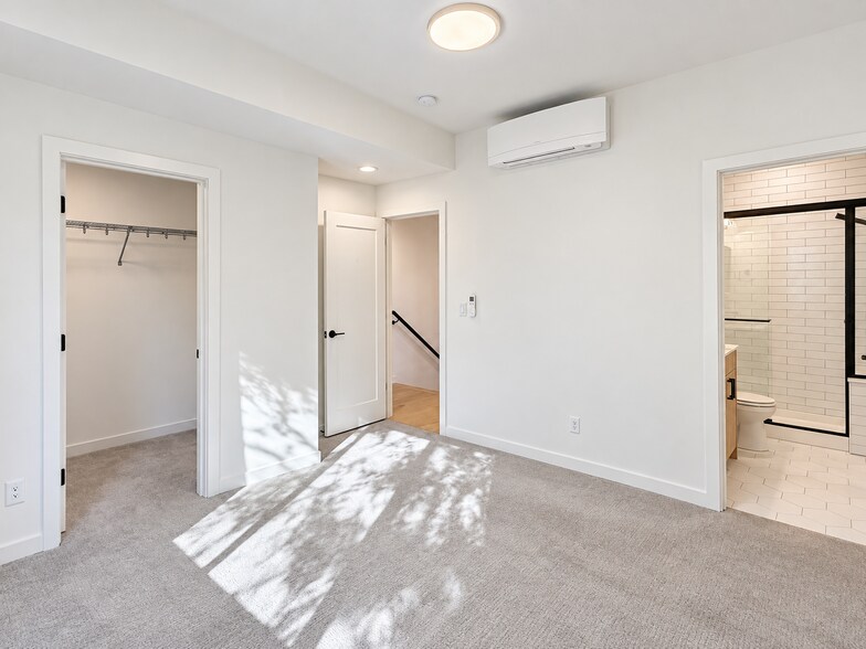 Building Photo - 2151 N 147th St
