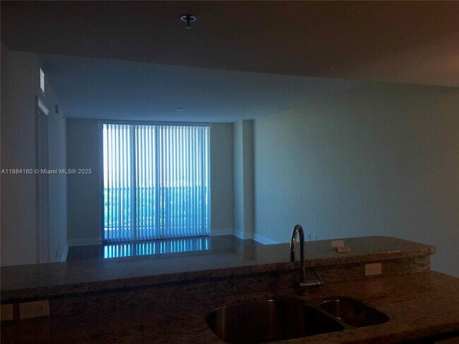Building Photo - 2641 N Flamingo Rd
