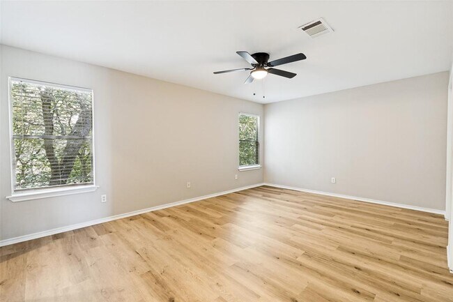 Building Photo - 945-947-947 Sagewood Trail