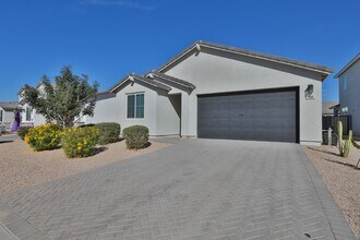 Building Photo - Beautiful and Clean Home Ready for You to ...