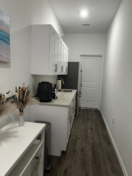 Building Photo - 21286 Quesada Ave