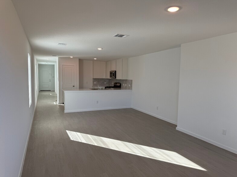 Building Photo - 5720 Mangas Cir