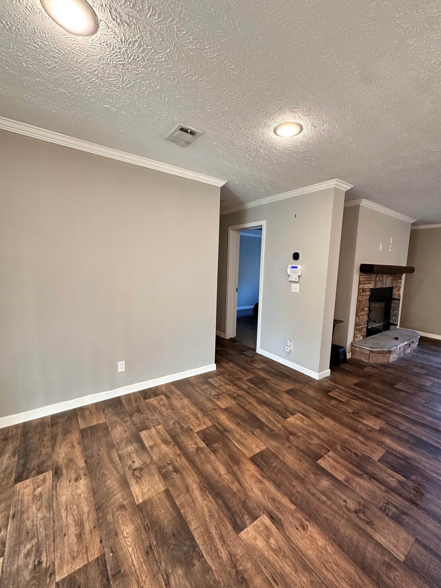 Building Photo - 253 Old Mobile Hwy