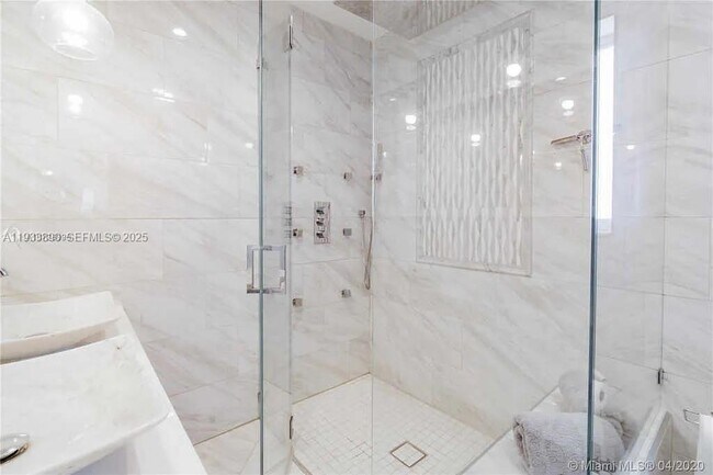 Building Photo - 1731 NE 172nd St