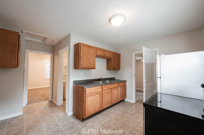 Building Photo - "Charming 3-Bed Home in Indianapolis – Coz...