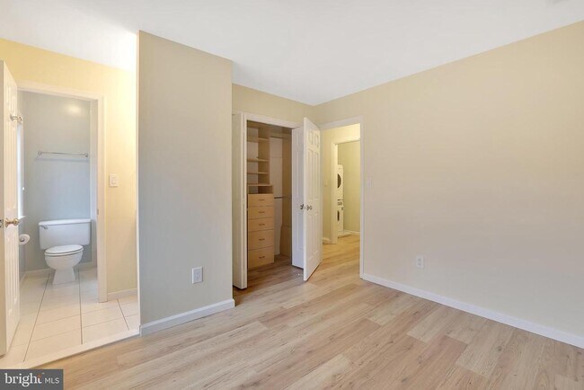 Building Photo - 4950 Bradley Blvd