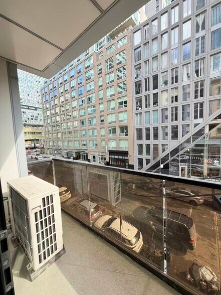 Building Photo - 42-22 Crescent St