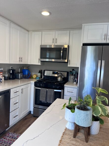 Building Photo - 3675 Cherokee Ave