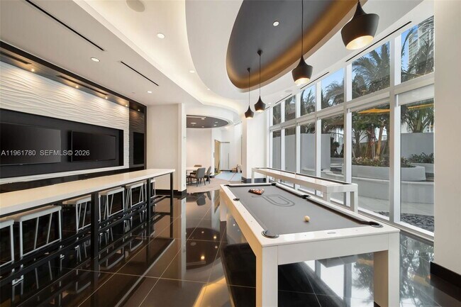 Building Photo - 851 NE 1st Ave