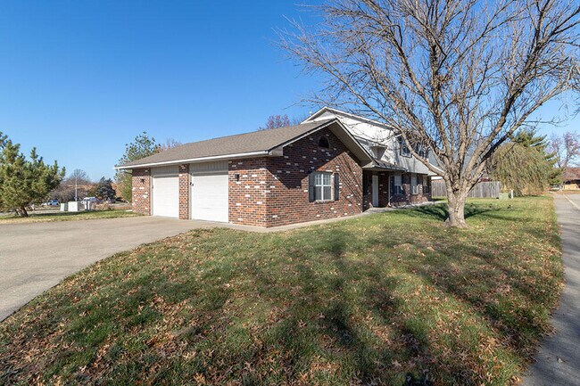 Building Photo - 3411 Crossings Dr