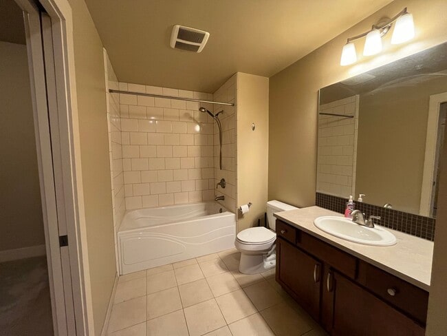 Building Photo - Beautiful 1 bedroom home at The Drake in B...