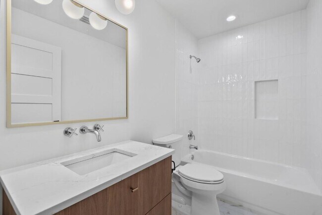 Building Photo - 1520 Villanova Dr