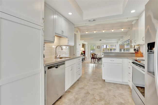 Building Photo - 2000 S Ocean Ln