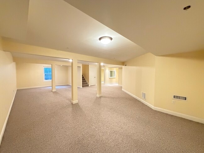 Building Photo - 38 Courtyard Pl