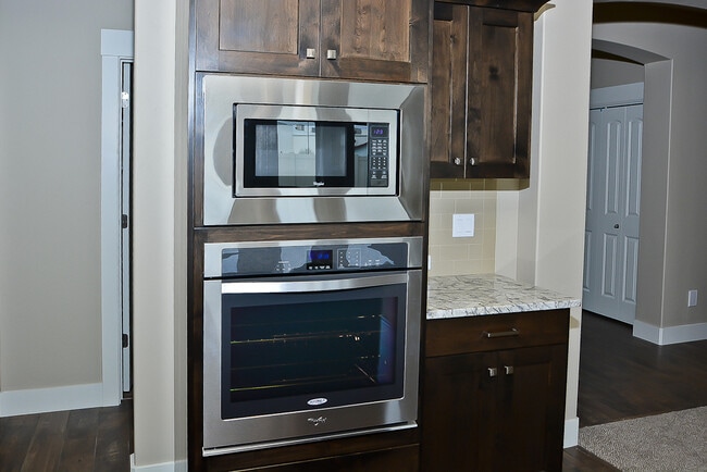 Building Photo - 4 Bedrooms 2.5 Bathrooms in Meridian