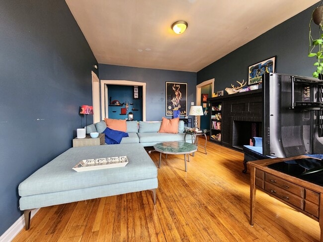 Building Photo - 2218 N St Louis Ave