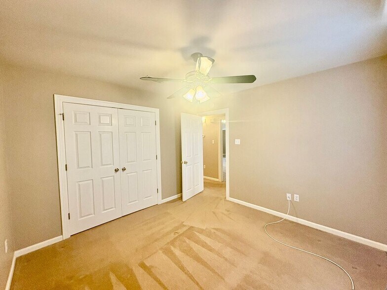 Building Photo - 11117 Gold Cup Ave