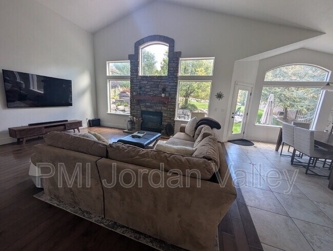 Building Photo - 14457 Gray Fox Dr