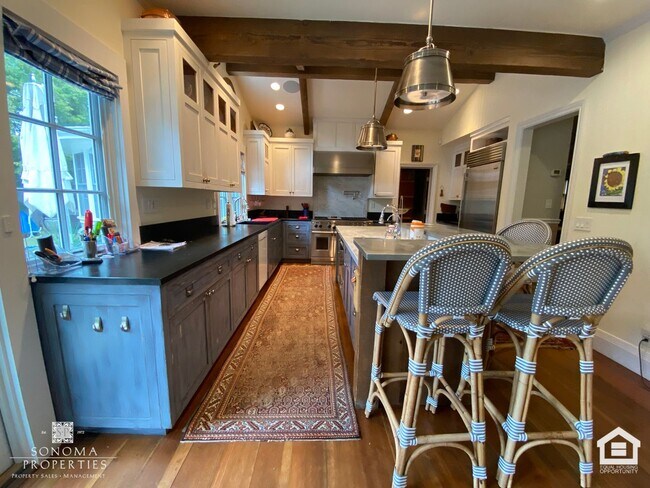 Building Photo - Stunning Furnished Eastside Home
