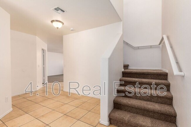 Building Photo - 2320 W Allens Peak Dr
