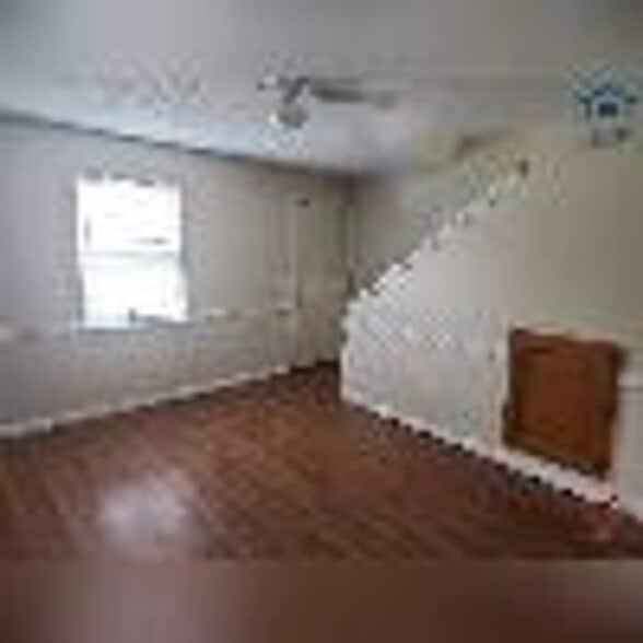 Building Photo - 540 W Stevens St