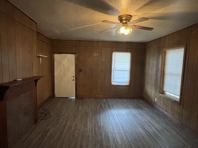 Building Photo - 553 State Rd 210