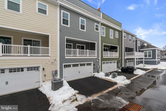 Building Photo - 10706 Larkswood St