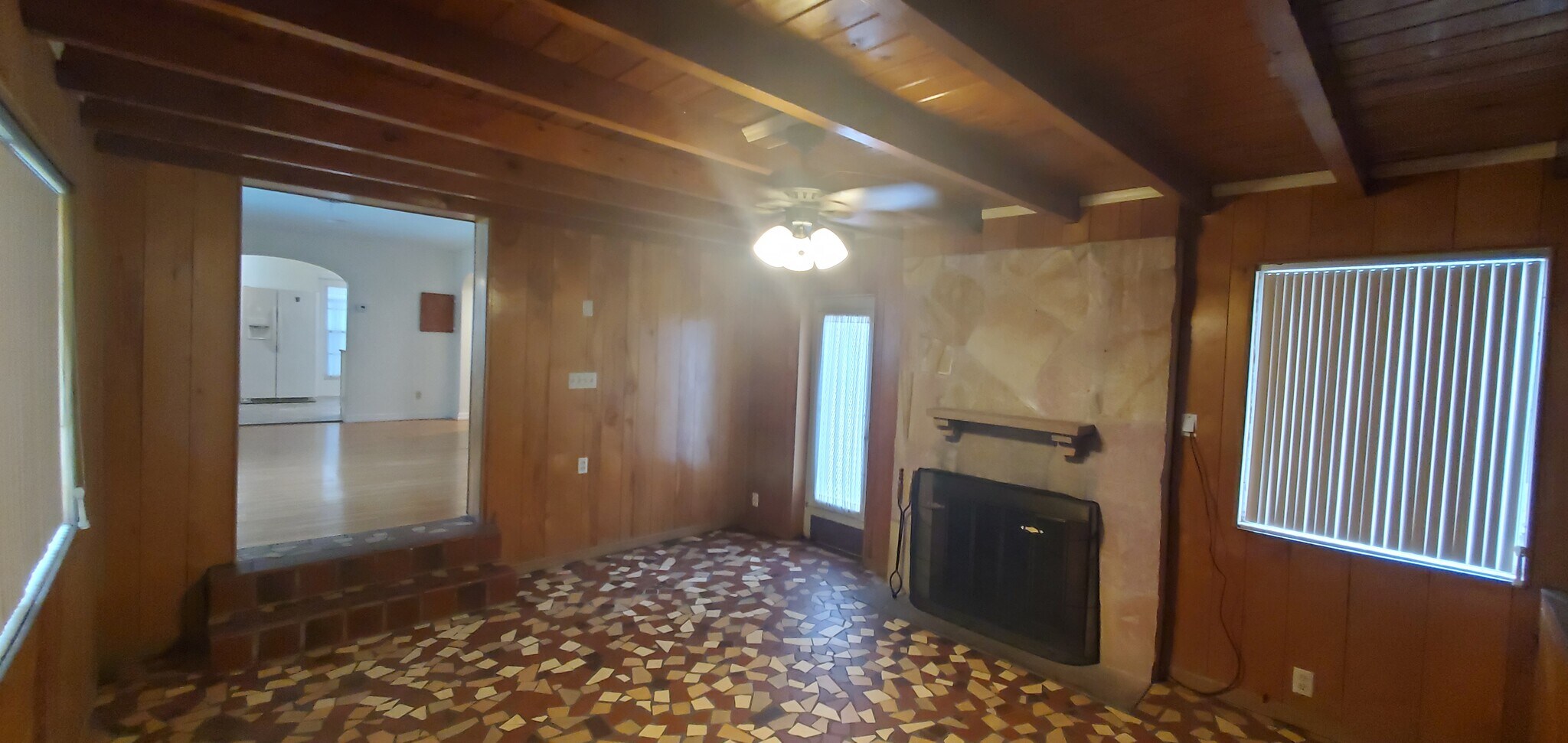 Building Photo - 714 E Crawford St