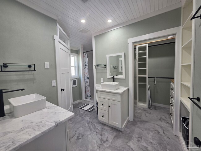 Building Photo - 430 S 1st St