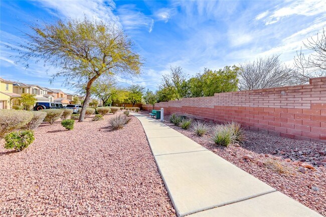 Building Photo - 6534 Ditmars St