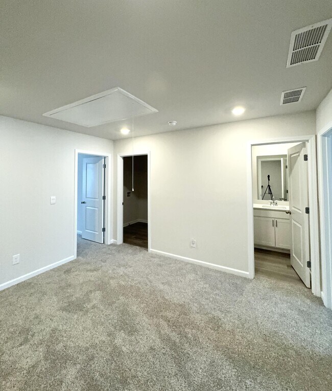 Building Photo - 3635 Shore Wood Ave