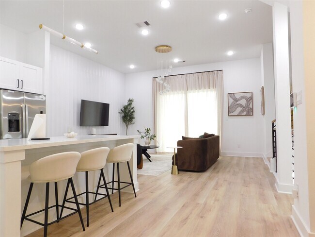Building Photo - 3460 Bremond St