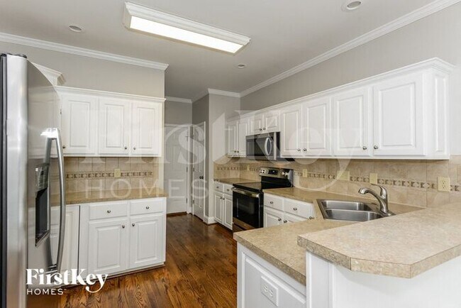 Building Photo - 209 Bennington Dr