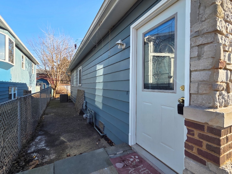 Building Photo - 331 Lawn Terrace