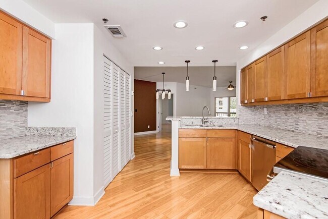 Building Photo - 1002 S Harbour Island Blvd