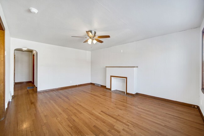 Building Photo - Newly Renovated 2BD/1BA Home