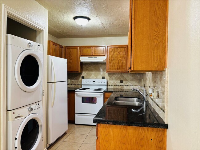 Building Photo - 12409 Sharpview Dr