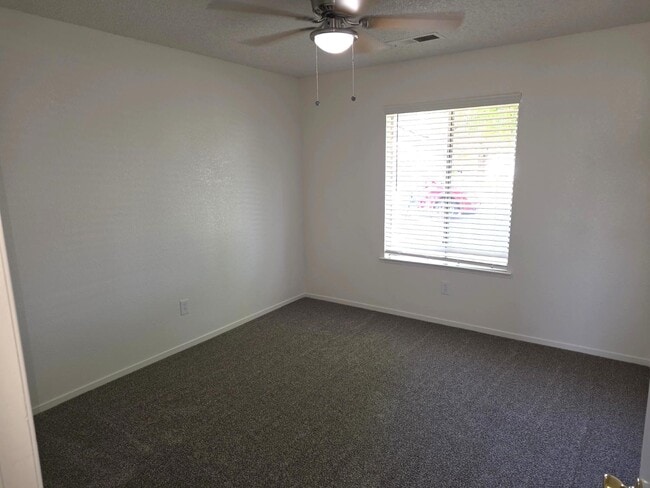 Building Photo - 4951 E Fillmore Ave