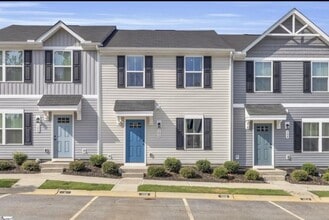 Building Photo - 106 E Frontage Rd