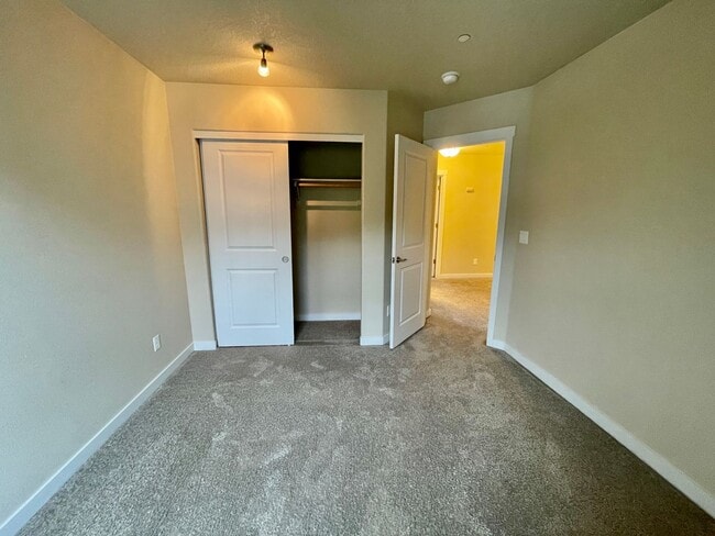 Building Photo - Privacy & Nature at Tonquin Woods: The Ultimate Villebois End-Unit