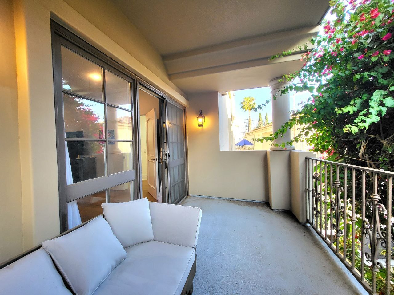 Building Photo - 851 N San Vicente Blvd