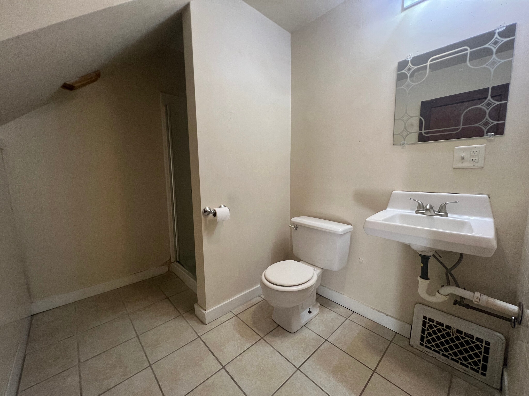 Building Photo - 2041 Charles St