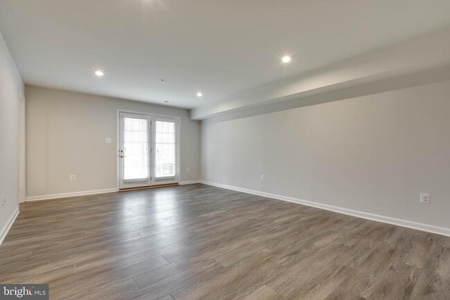 Building Photo - 7912 N Gladden Farm Way