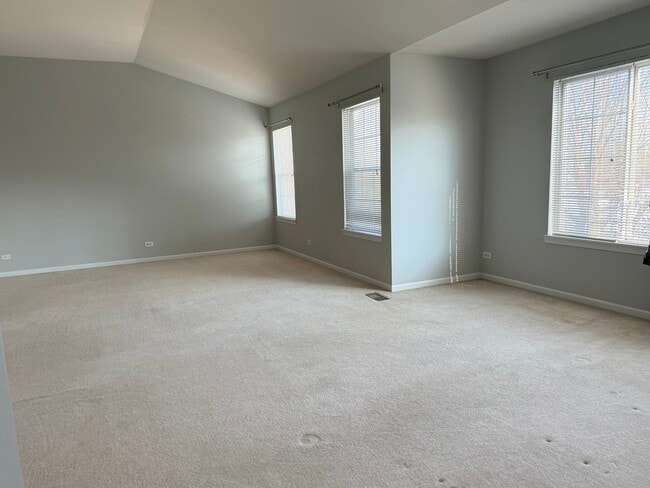 Building Photo - 2305 Sandy Creek Dr