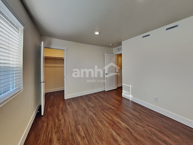 Building Photo - 6550 Spriggel St